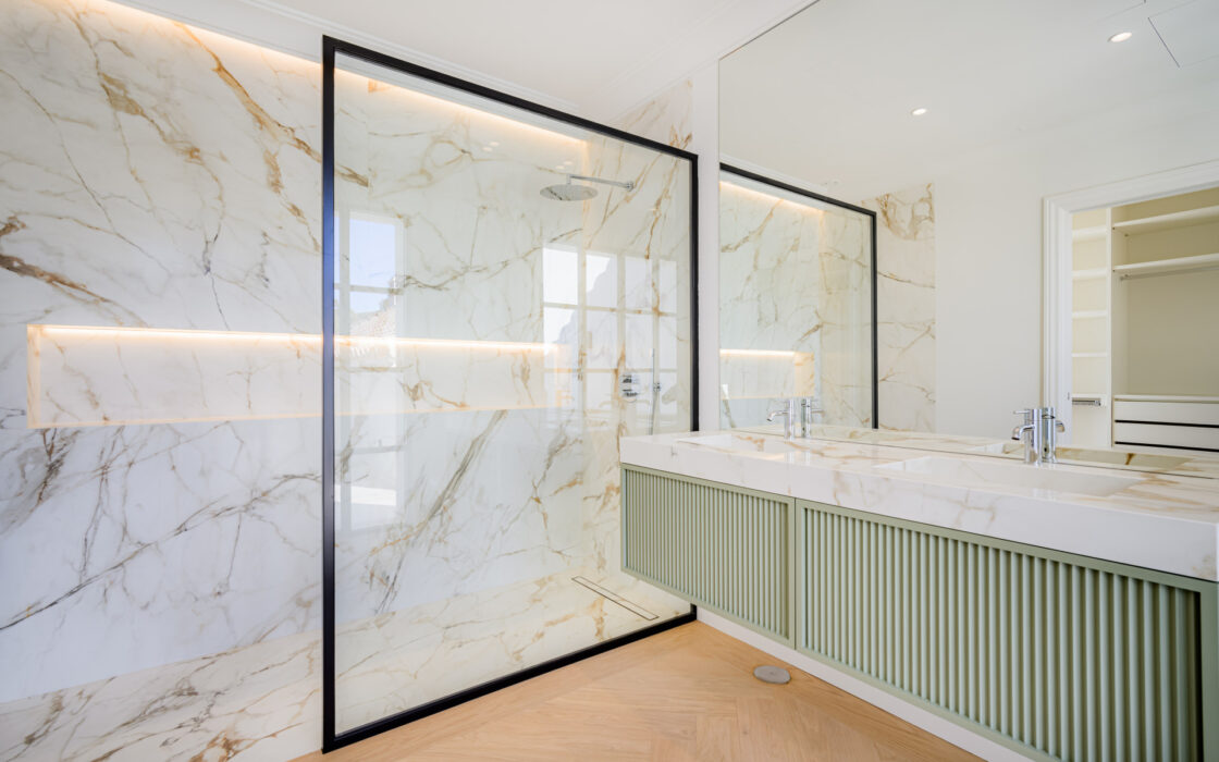 Вілла з терасою в Нуева Андалусія 629 кв.м, біля моря