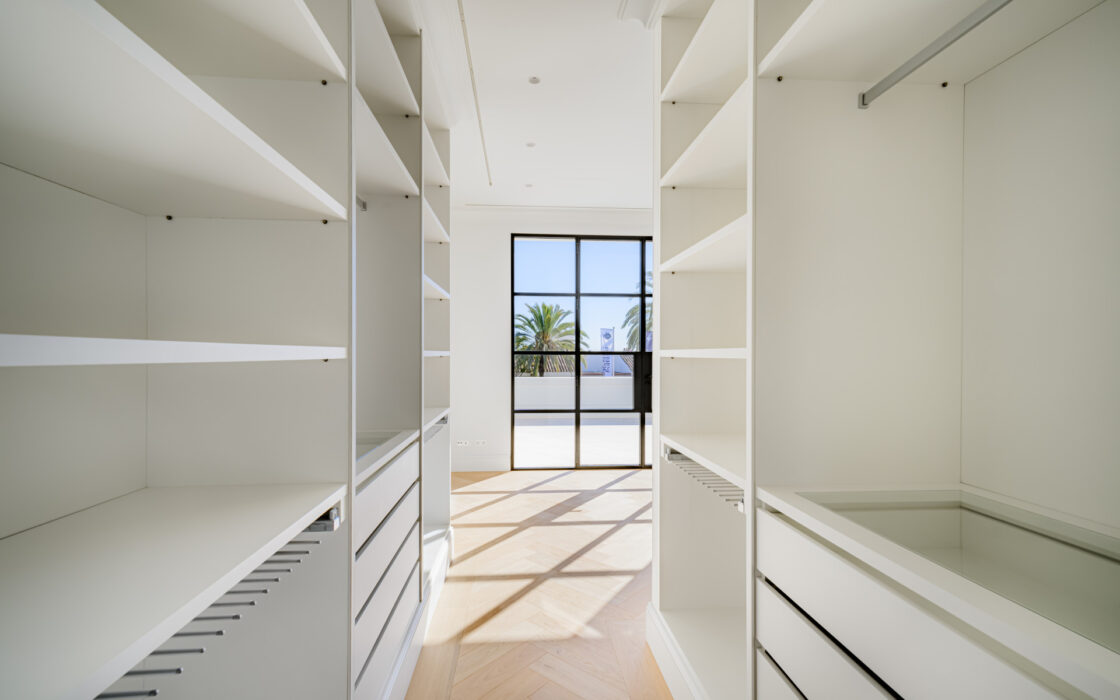 Вілла з терасою в Нуева Андалусія 629 кв.м, біля моря