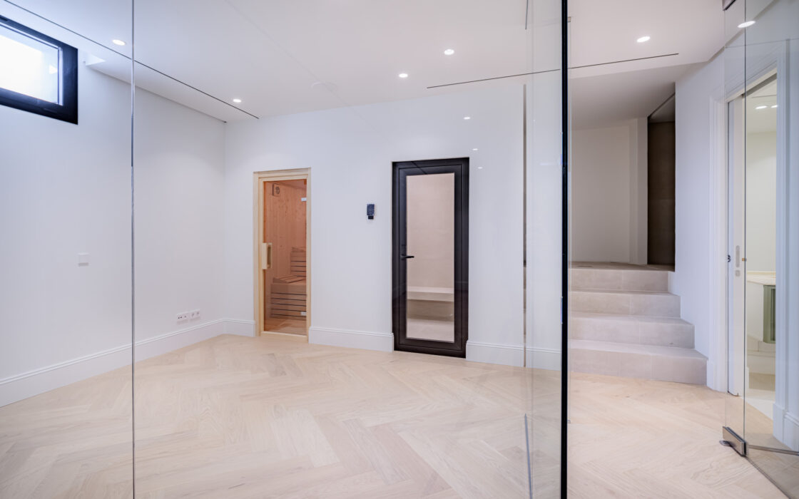 Вілла з терасою в Нуева Андалусія 629 кв.м, біля моря