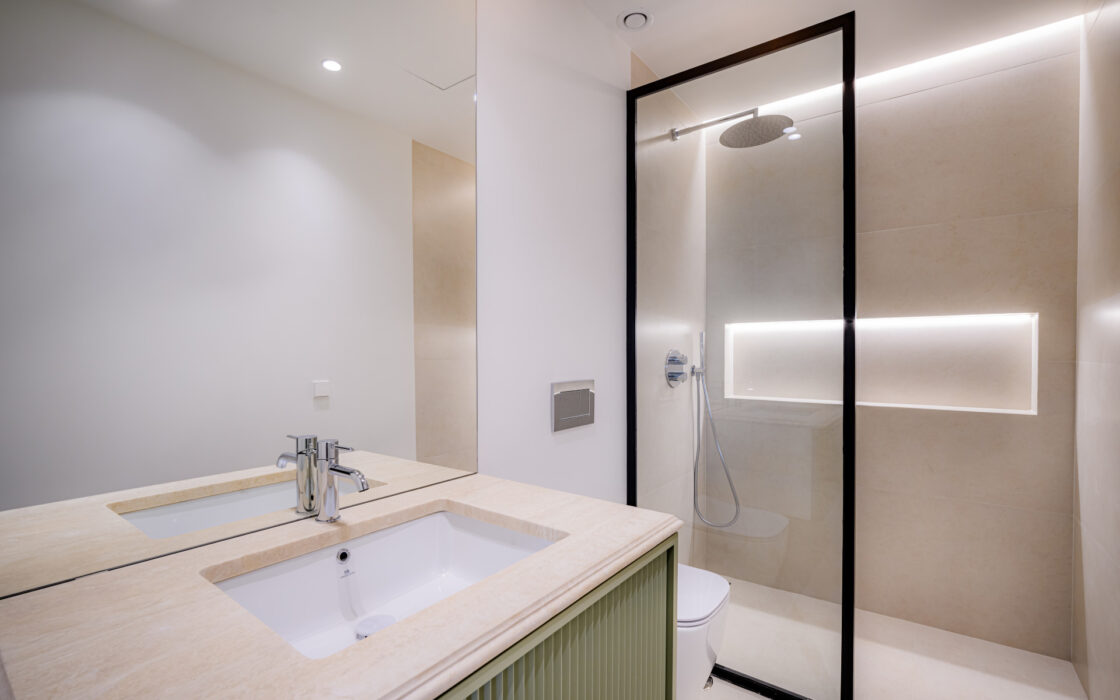 Вілла з терасою в Нуева Андалусія 629 кв.м, біля моря