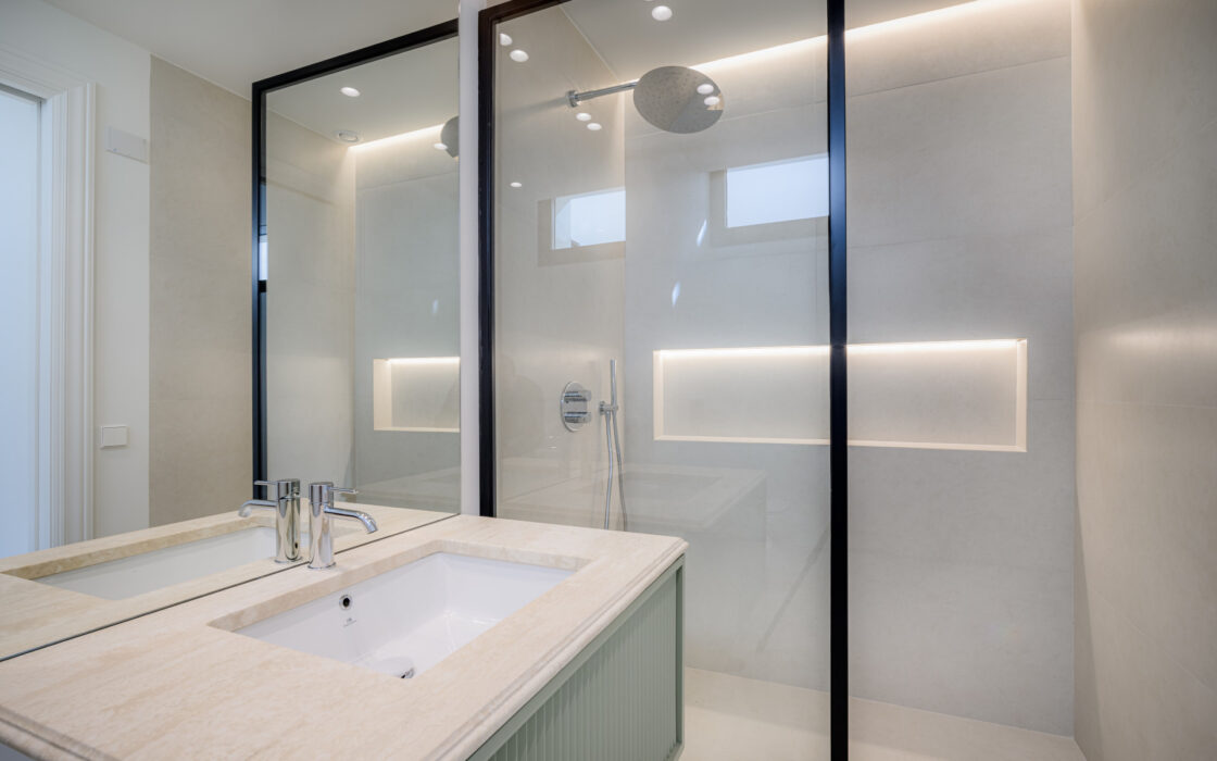 Вілла з терасою в Нуева Андалусія 629 кв.м, біля моря