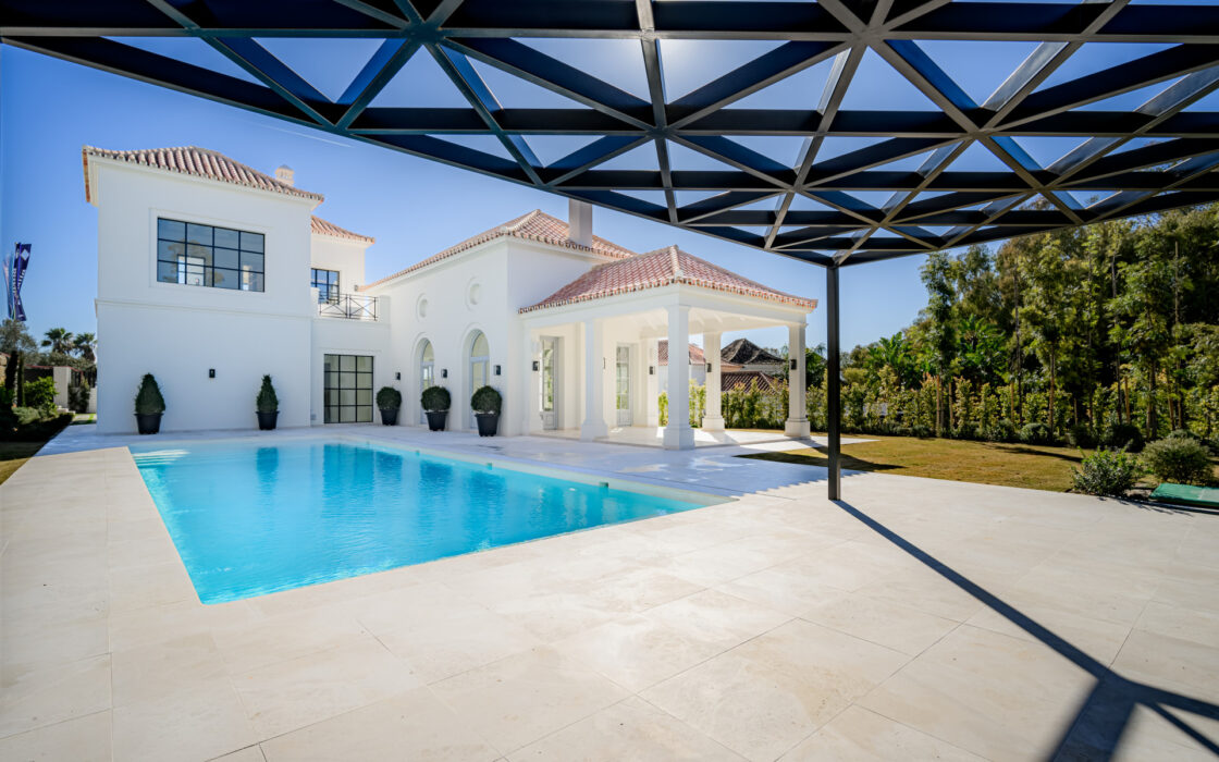 Вілла з терасою в Нуева Андалусія 629 кв.м, біля моря