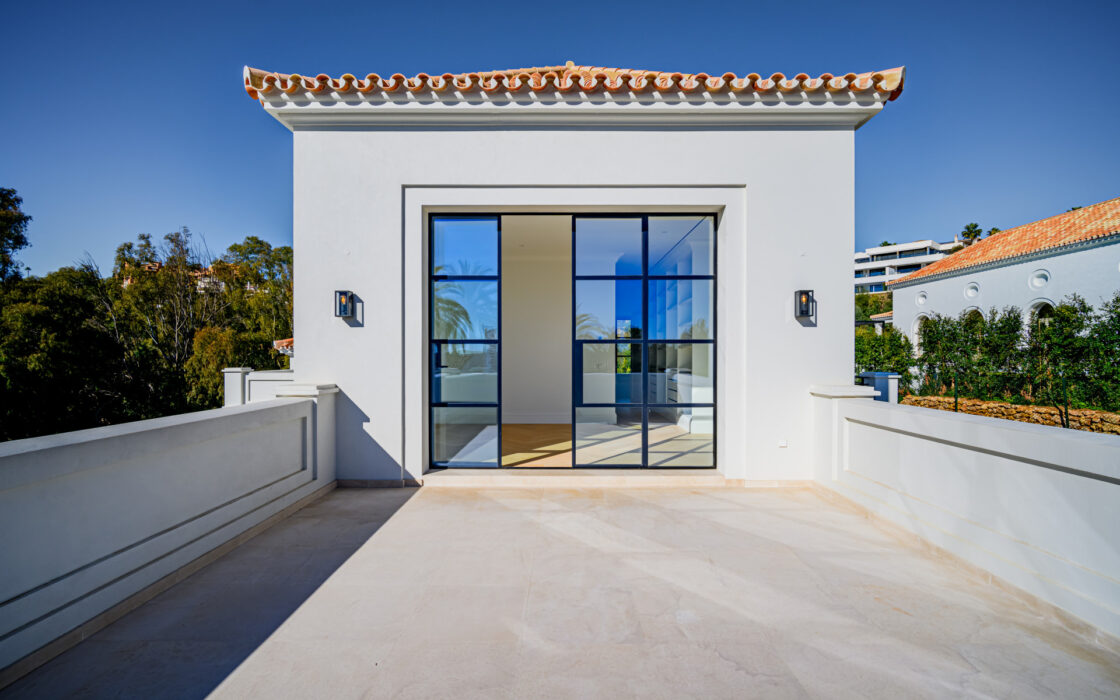 Вілла з терасою в Нуева Андалусія 629 кв.м, біля моря