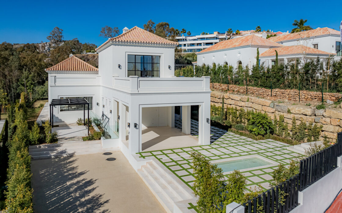 Вілла з терасою в Нуева Андалусія 629 кв.м, біля моря