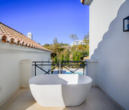 Вілла з терасою в Нуева Андалусія 629 кв.м, біля моря