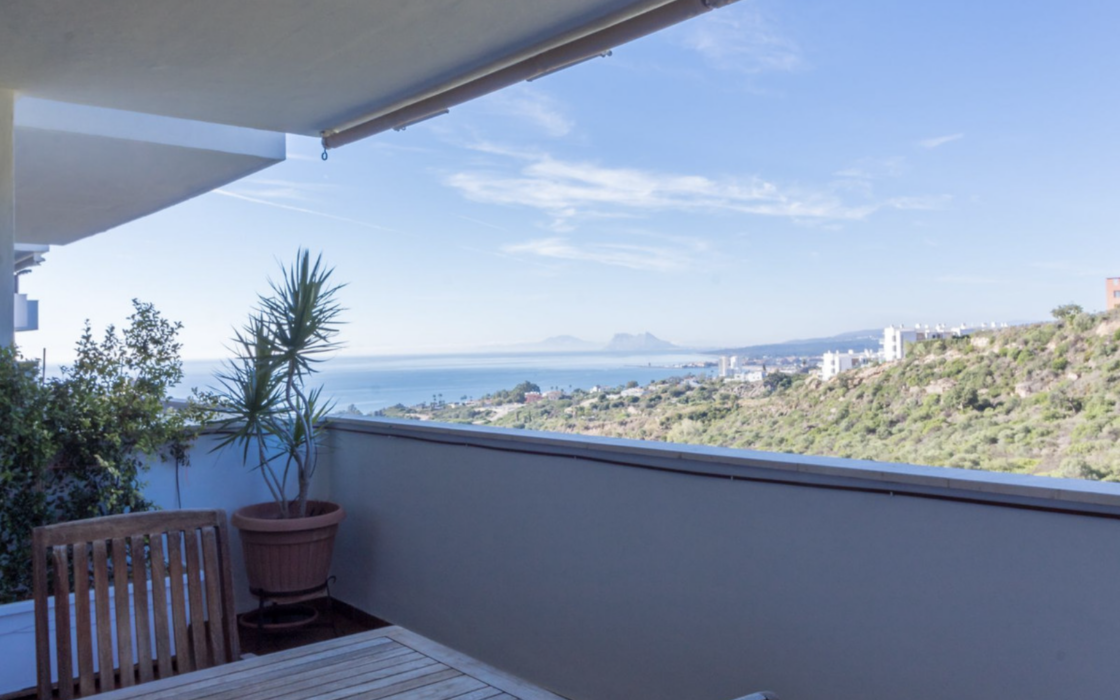 Квартира с 2 спальнями и террасой у моря в Коста-дель-Соль
