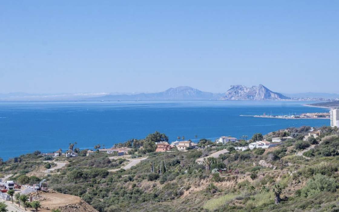 Квартира с 2 спальнями и террасой у моря в Коста-дель-Соль