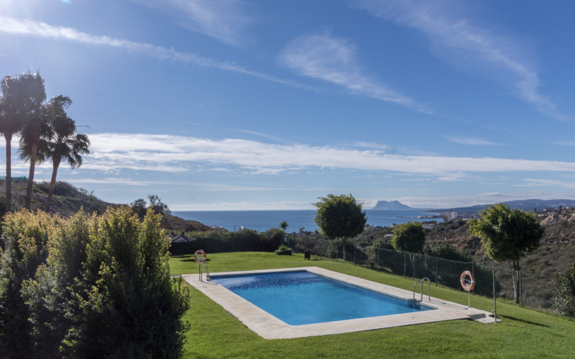 Квартира с 2 спальнями и террасой у моря в Коста-дель-Соль