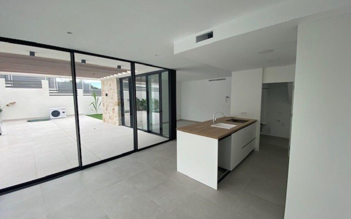 Роскошные виллы в Монтезении с террасой и бассейном