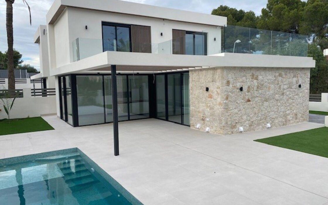 Роскошные виллы в Монтезении с террасой и бассейном