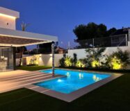 Роскошные виллы в Монтезении с террасой и бассейном