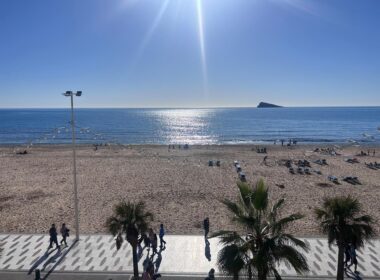 Світла квартира біля моря в Бенідормі 90 кв.м з терасою