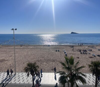 Світла квартира біля моря в Бенідормі 90 кв.м з терасою