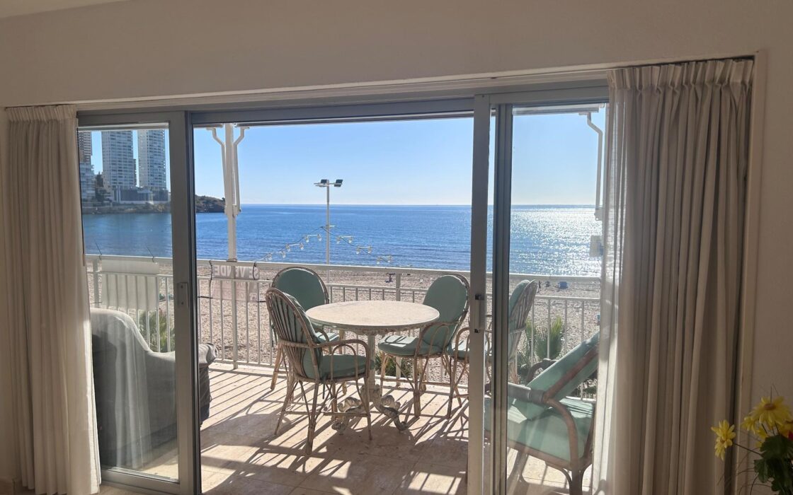 Светлая квартира у моря в Бенидорме 90 кв.м с террасой