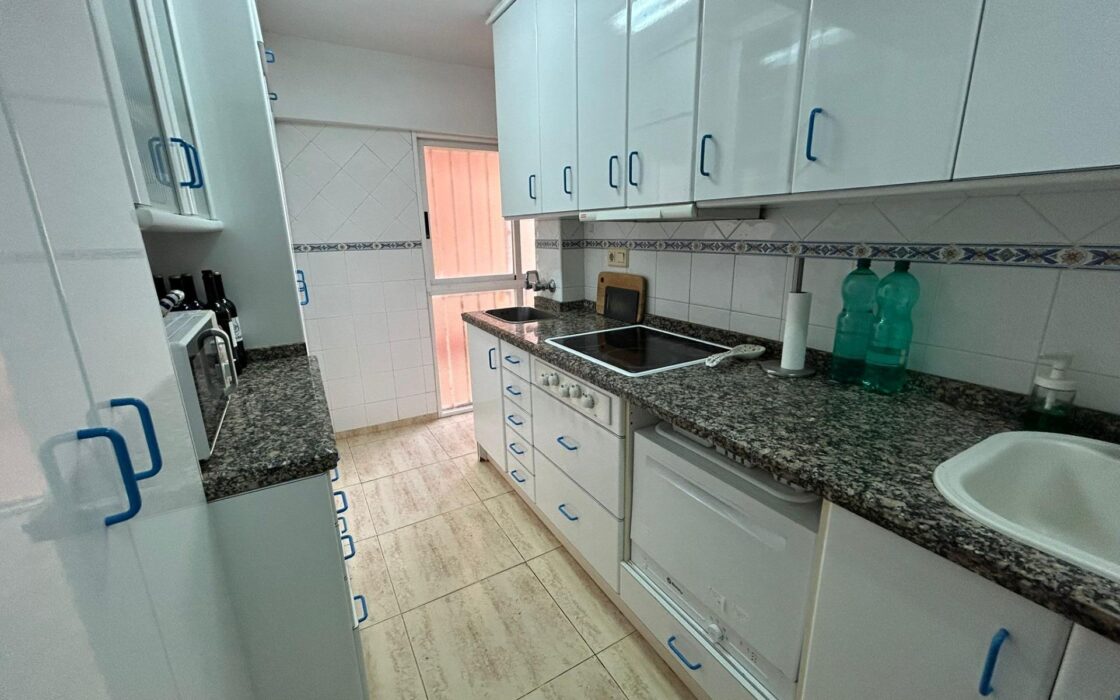 Светлая квартира у моря в Бенидорме 90 кв.м с террасой