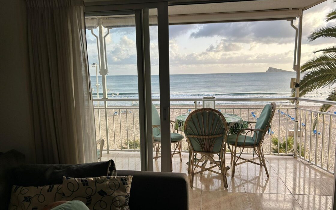 Светлая квартира у моря в Бенидорме 90 кв.м с террасой