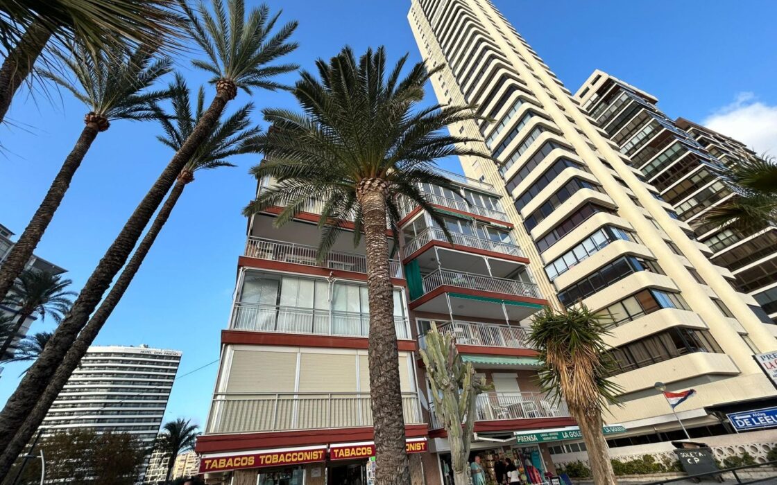 Светлая квартира у моря в Бенидорме 90 кв.м с террасой