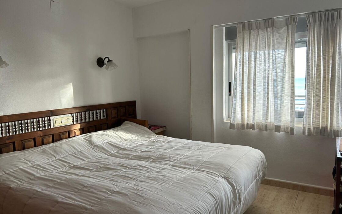 Светлая квартира у моря в Бенидорме 90 кв.м с террасой