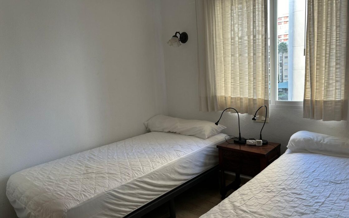 Светлая квартира у моря в Бенидорме 90 кв.м с террасой