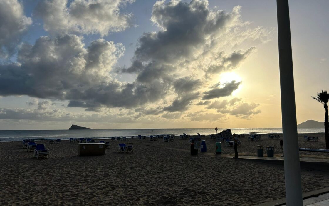 Светлая квартира у моря в Бенидорме 90 кв.м с террасой