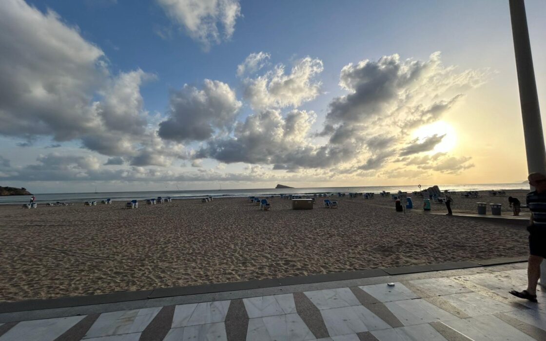 Светлая квартира у моря в Бенидорме 90 кв.м с террасой