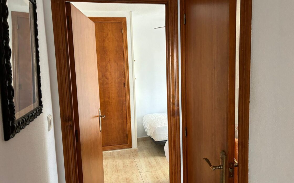 Светлая квартира у моря в Бенидорме 90 кв.м с террасой