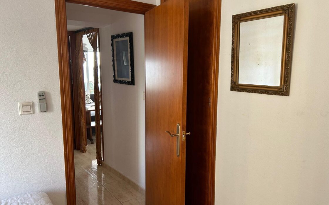 Светлая квартира у моря в Бенидорме 90 кв.м с террасой