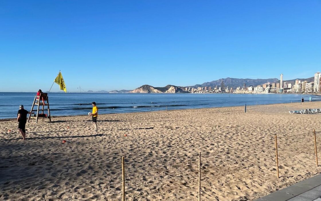 Светлая квартира у моря в Бенидорме 90 кв.м с террасой