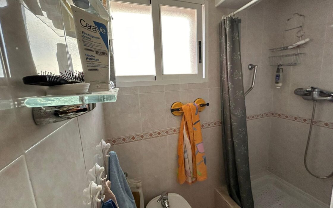 Светлая квартира у моря в Бенидорме 90 кв.м с террасой