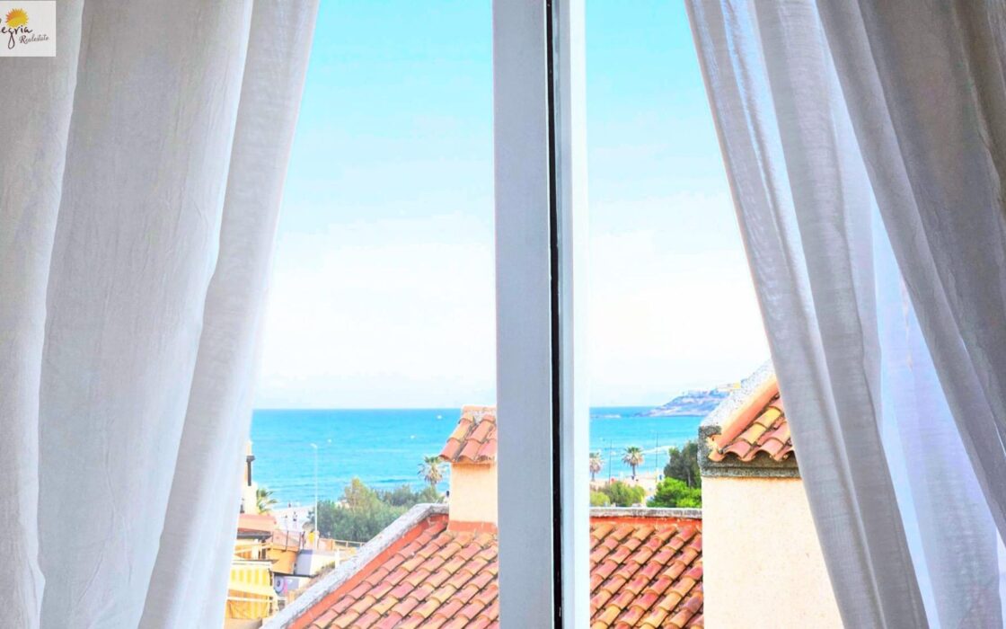 Дуплекс с террасой и видом на море в Оропесе-дель-Мар 68 кв.м