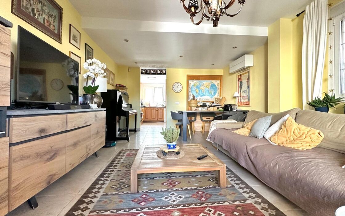 Таунхаус в Альбире 306 кв.м с садом в 15 минутах от пляжа