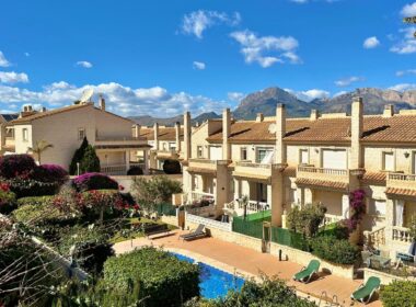 Таунхаус в Альбире 306 кв.м с садом в 15 минутах от пляжа