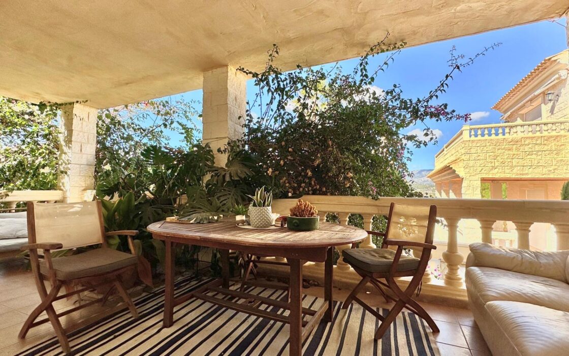 Таунхаус в Альбире 306 кв.м с садом в 15 минутах от пляжа