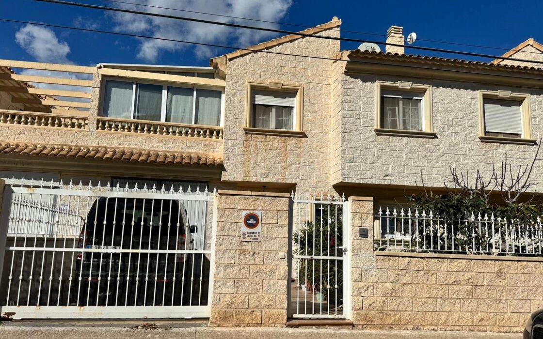 Таунхаус в Альбире 306 кв.м с садом в 15 минутах от пляжа