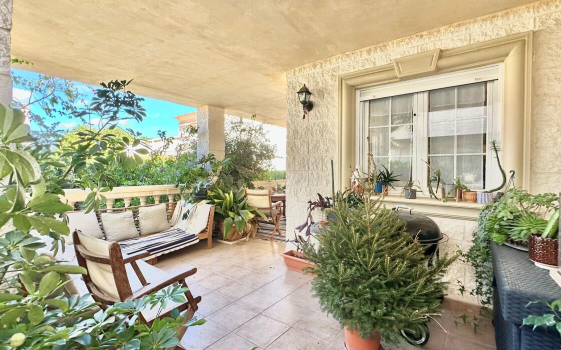 Таунхаус в Альбире 306 кв.м с садом в 15 минутах от пляжа