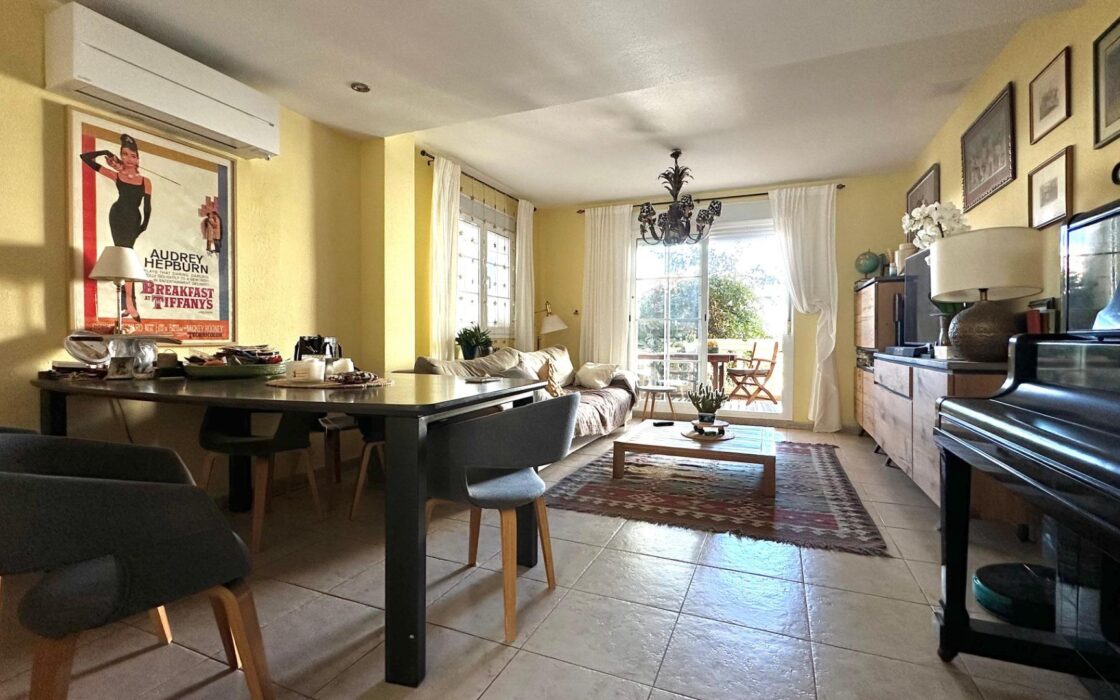 Таунхаус в Альбире 306 кв.м с садом в 15 минутах от пляжа