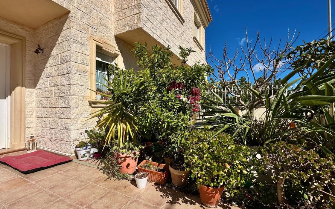 Таунхаус в Альбире 306 кв.м с садом в 15 минутах от пляжа