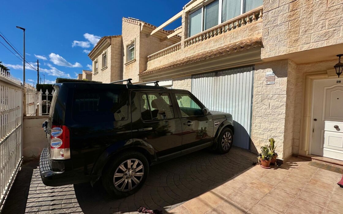 Таунхаус в Альбире 306 кв.м с садом в 15 минутах от пляжа