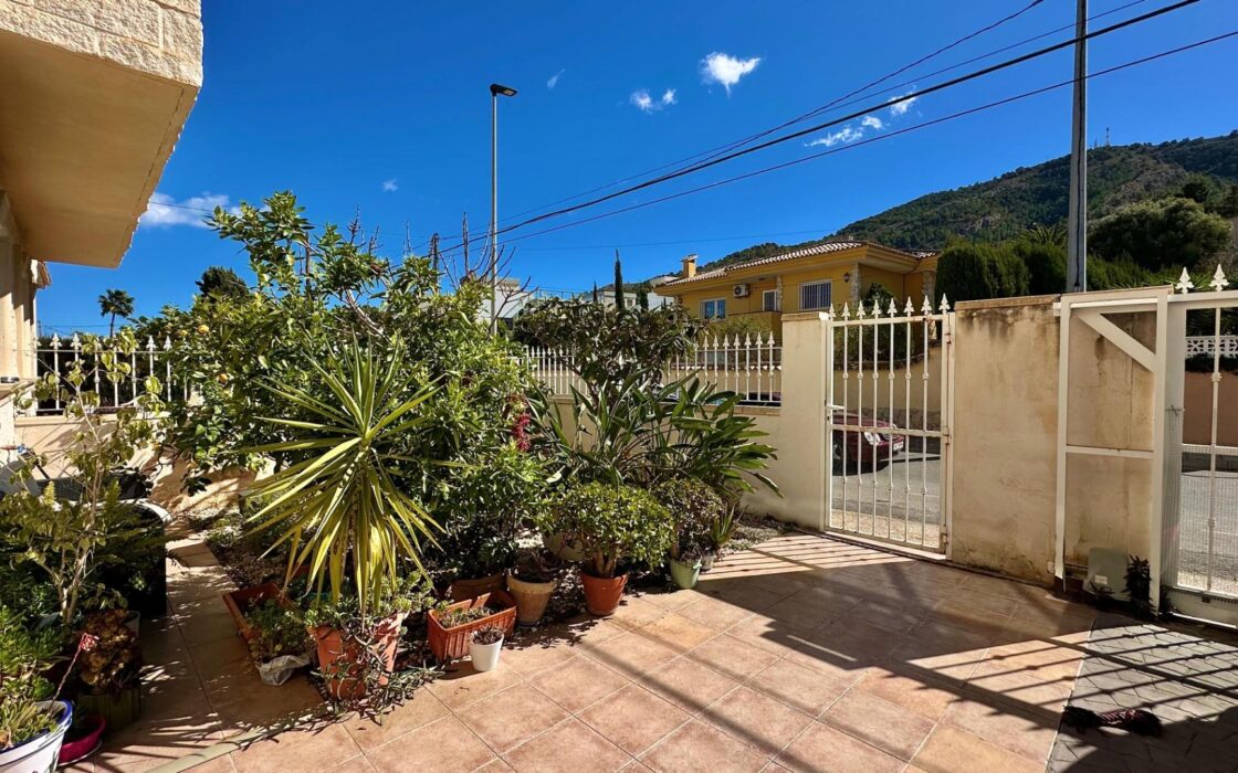 Таунхаус в Альбире 306 кв.м с садом в 15 минутах от пляжа