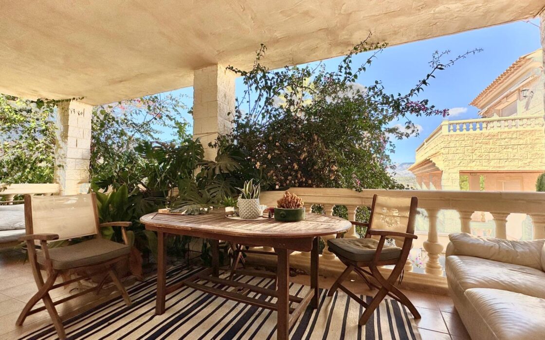 Таунхаус в Альбире 306 кв.м с садом в 15 минутах от пляжа