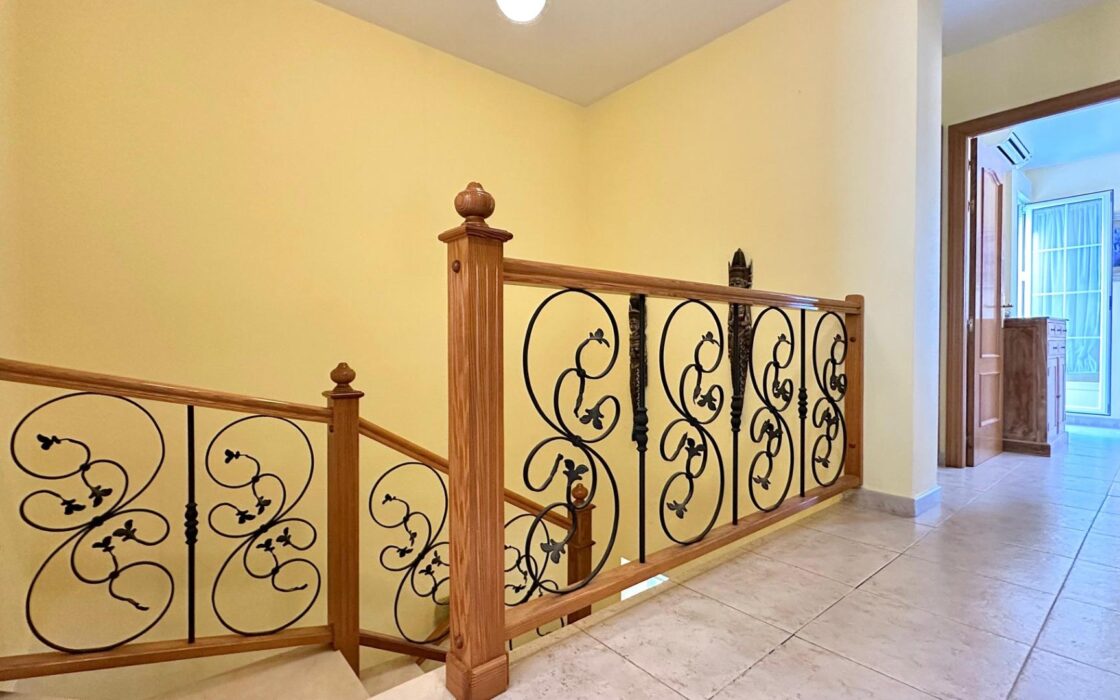 Таунхаус в Альбире 306 кв.м с садом в 15 минутах от пляжа