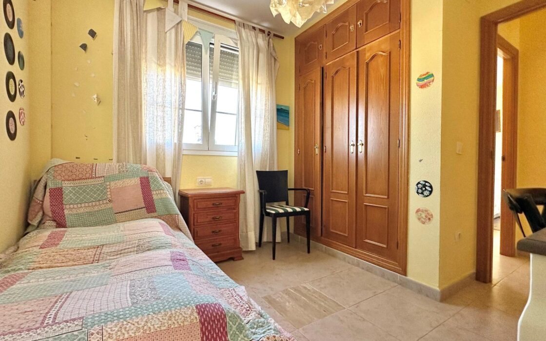 Таунхаус в Альбире 306 кв.м с садом в 15 минутах от пляжа