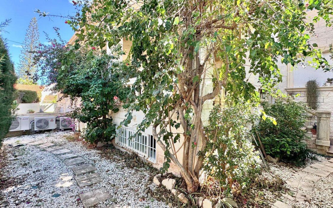 Таунхаус в Альбире 306 кв.м с садом в 15 минутах от пляжа