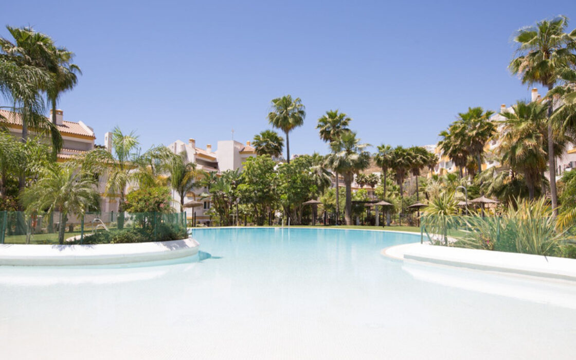 Квартира в Михасі з терасою та видом на море 80 кв.м