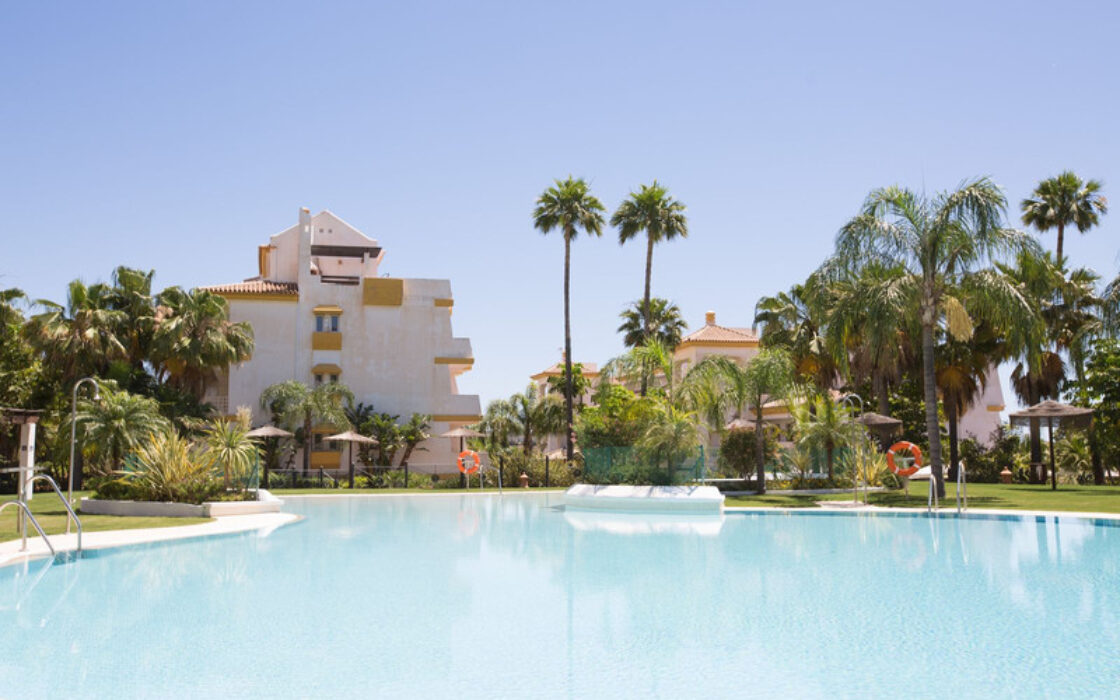 Квартира в Михасі з терасою та видом на море 80 кв.м