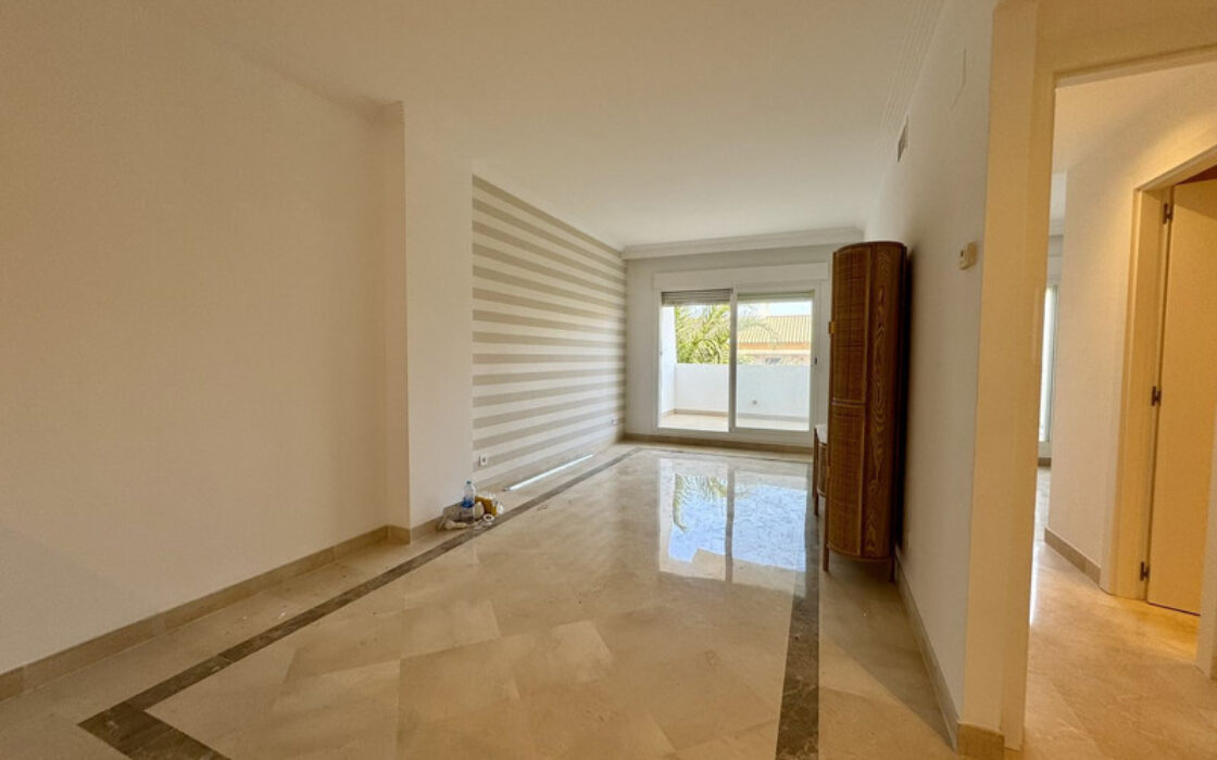 Квартира в Михасі з терасою та видом на море 80 кв.м