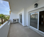 Квартира в Михасі з терасою та видом на море 80 кв.м