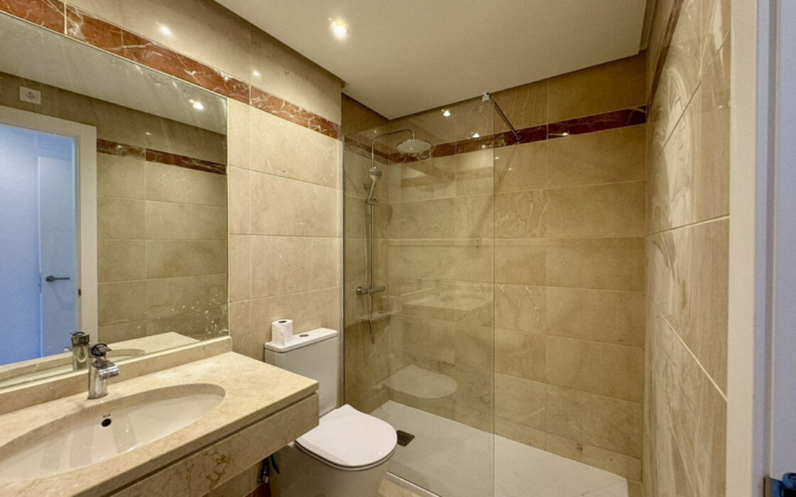 Квартира в Михасі з терасою та видом на море 80 кв.м