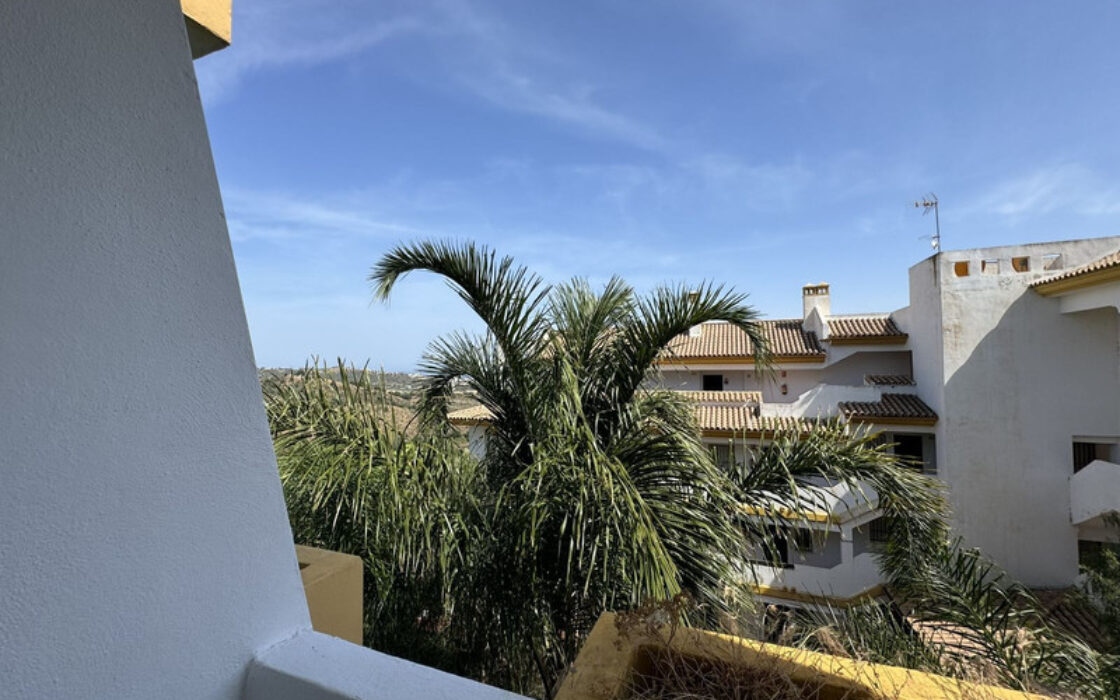 Квартира в Михасі з терасою та видом на море 80 кв.м