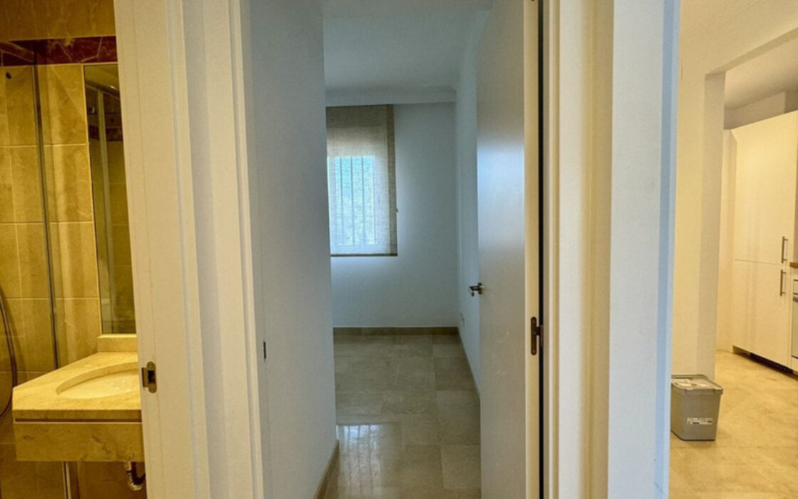 Квартира в Михасі з терасою та видом на море 80 кв.м